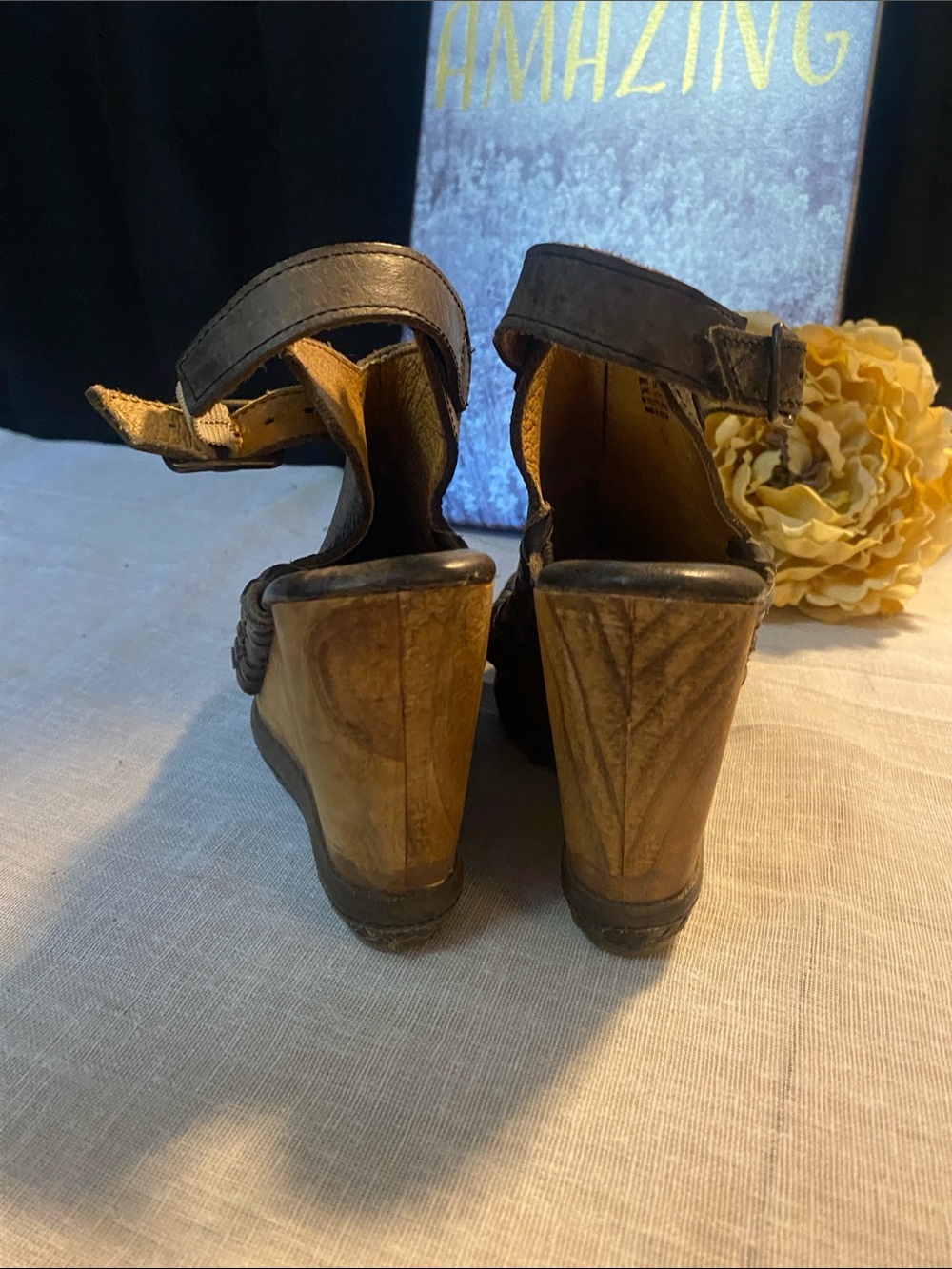 Very Volatile SZ 6 Dark Brown Genuine Leather Peep-Toe Wooden Wedge Sandals Heel - Picture 6 of 7